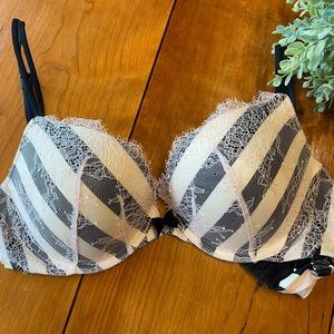 Victoria’s Secret very sexy push up bra